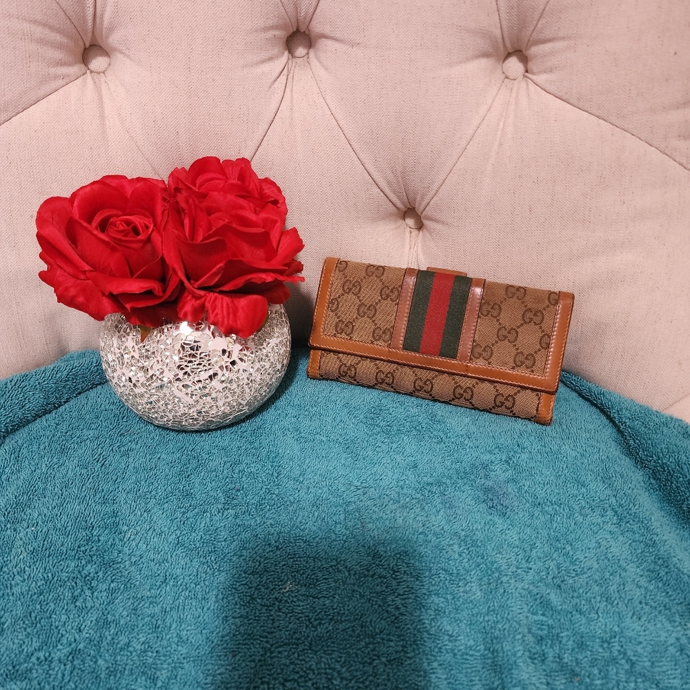 AUTHENTIC Gucci Classic Stripe GG logo leather bifold wallet